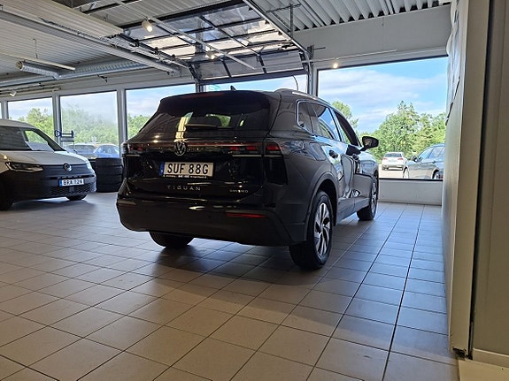 Volkswagen Tiguan 4 of 5