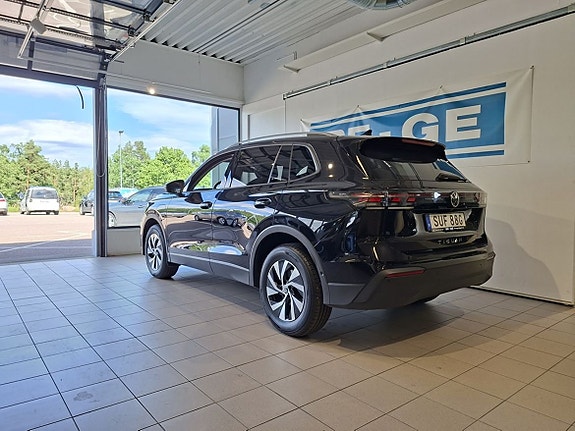 Volkswagen Tiguan 3 of 5