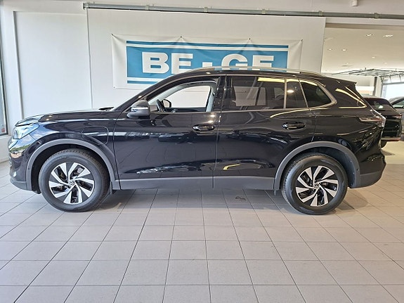 Volkswagen Tiguan 2 of 5