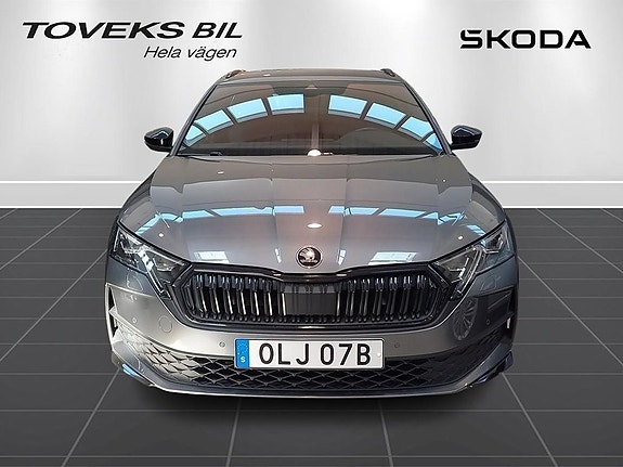 Skoda Octavia 2 of 5