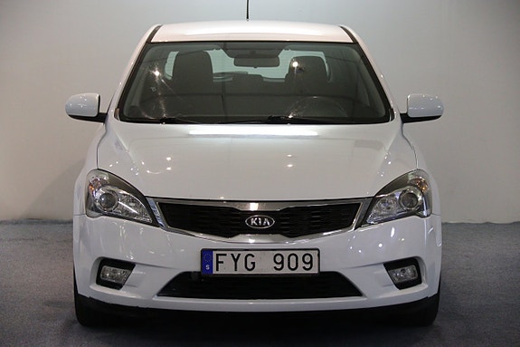Kia Ceed 2 of 5