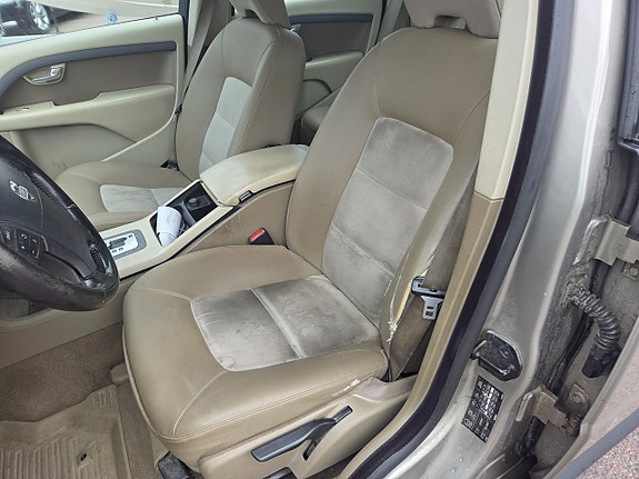 Volvo V70 3 of 5