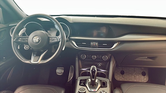 Alfa Romeo Stelvio 4 of 5