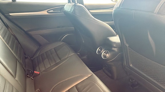 Alfa Romeo Stelvio 5 of 5