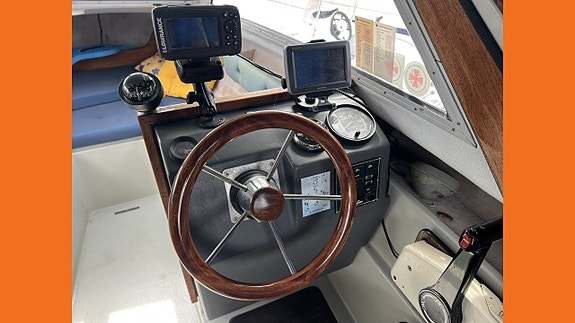 Flipper 575 Evinrude 90 11 of 11