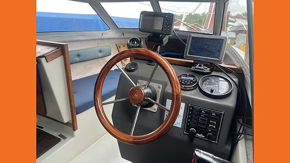 Flipper 575 Evinrude 90 2 of 5