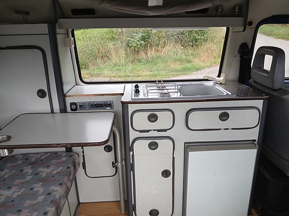 Volkswagen Caravelle 9 of 15