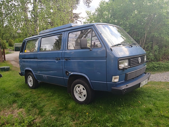 Volkswagen Caravelle 2 of 5