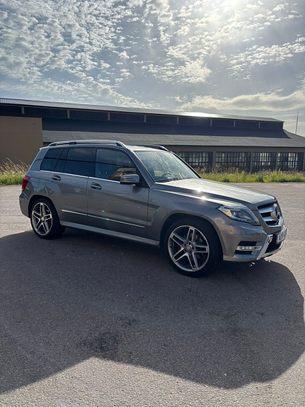 Mercedes-Benz GLK220 3 of 5
