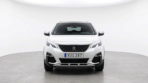 Peugeot 5008 2 of 5