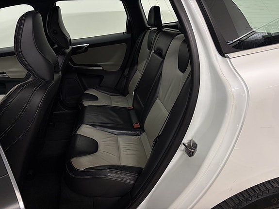 Volvo XC60 9 of 14