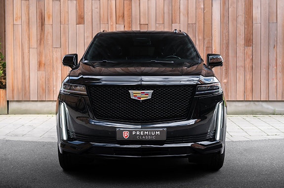 Cadillac Escalade 3 of 5