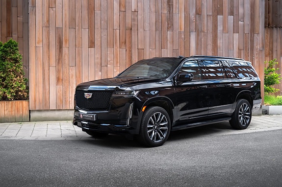 Cadillac Escalade 5 of 5