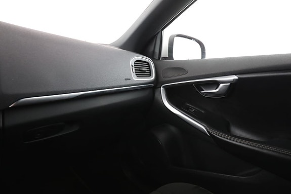 Volvo V40 30 of 30