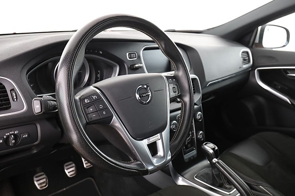 Volvo V40 12 of 30