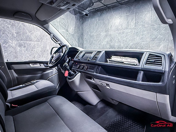 Volkswagen Transporter 17 of 21