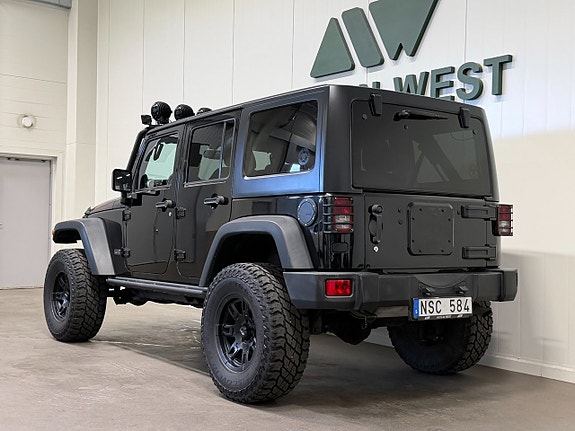 Jeep Wrangler Unlimited 4 of 5