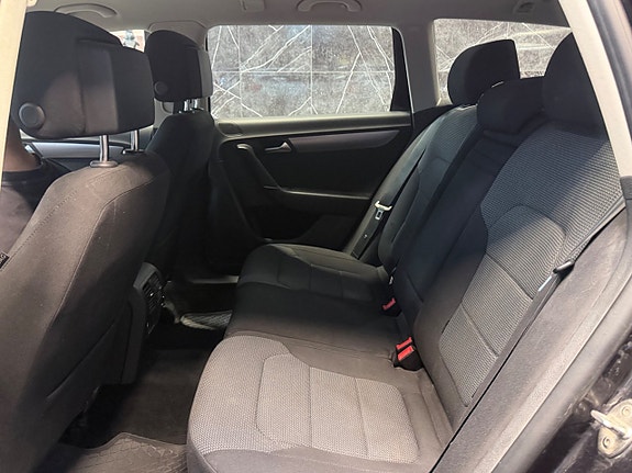 Volkswagen Passat 13 of 17