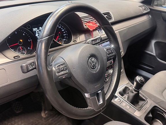 Volkswagen Passat 17 of 17