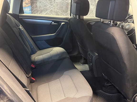Volkswagen Passat 15 of 17