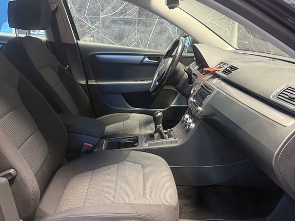 Volkswagen Passat 14 of 17