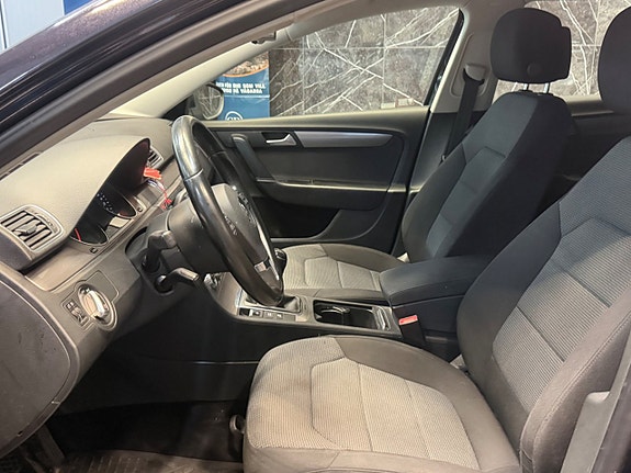Volkswagen Passat 12 of 17