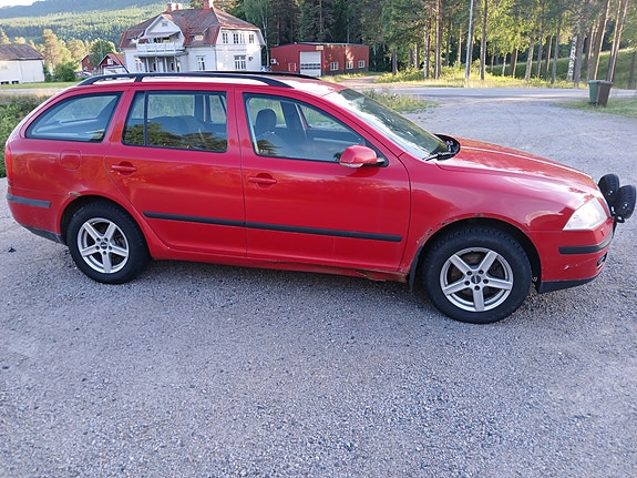 Skoda Octavia 2 of 3