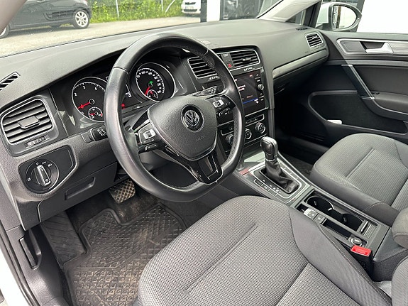 Volkswagen Golf VII 14 of 24