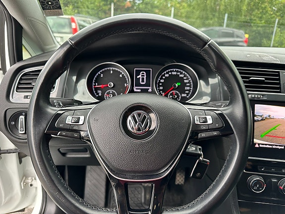 Volkswagen Golf VII 9 of 24