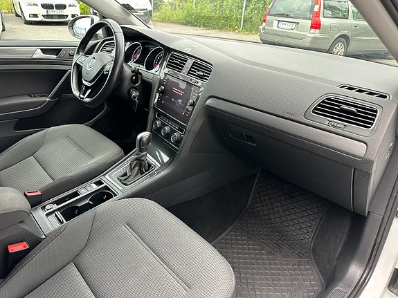 Volkswagen Golf VII 16 of 24