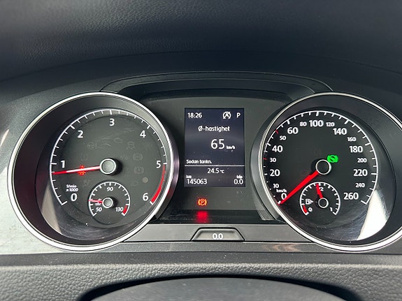 Volkswagen Golf VII 10 of 24