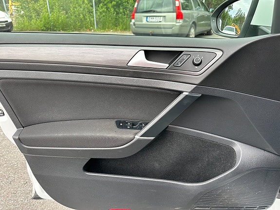 Volkswagen Golf VII 20 of 24