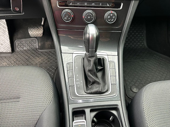 Volkswagen Golf VII 11 of 24