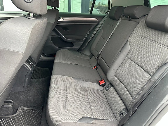 Volkswagen Golf VII 19 of 24