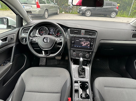 Volkswagen Golf VII 8 of 24