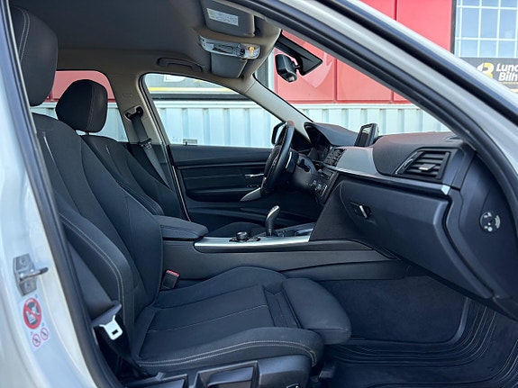 BMW 320d 18 of 29