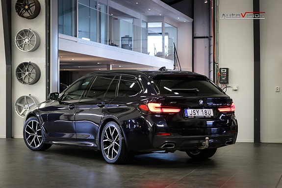 BMW 520 2 of 5