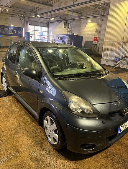 Toyota Aygo 2 of 5