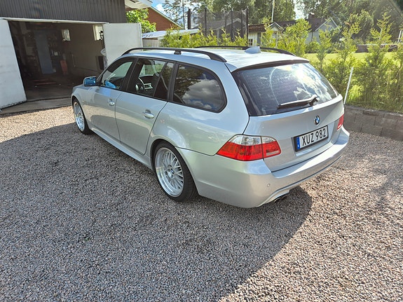 BMW 523i 4 of 5