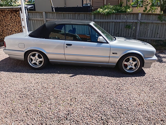 BMW 318i 2 of 5