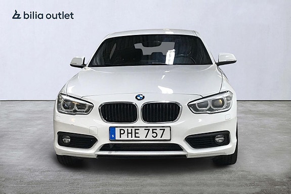 BMW 118d 3 of 5