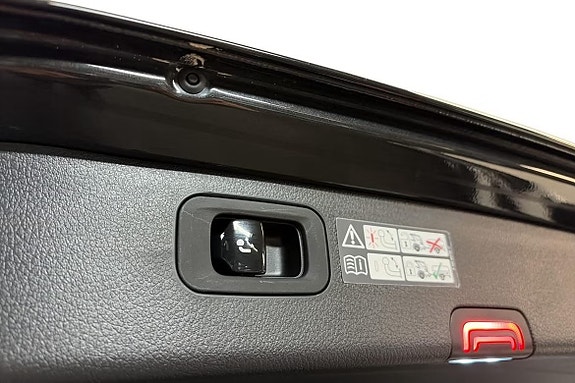 Mercedes-Benz C300 e 17 of 19
