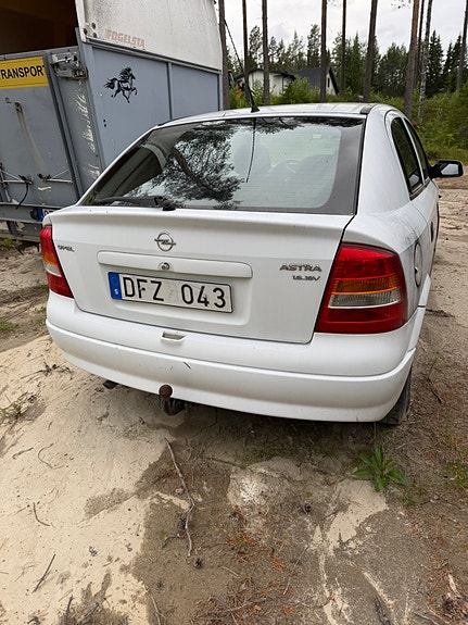 Opel Astra 2 of 5