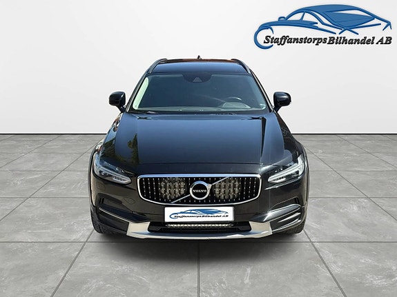Volvo V90 Cross Country 2 of 5