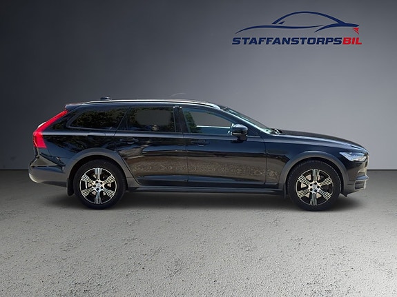 Volvo V90 Cross Country 4 of 12