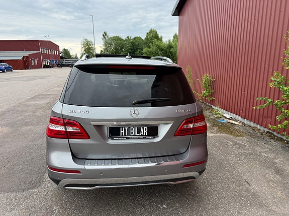 Mercedes-Benz ML350 5 of 5