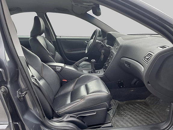 Volvo S60 4 of 5