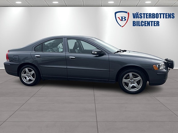 Volvo S60 2 of 5