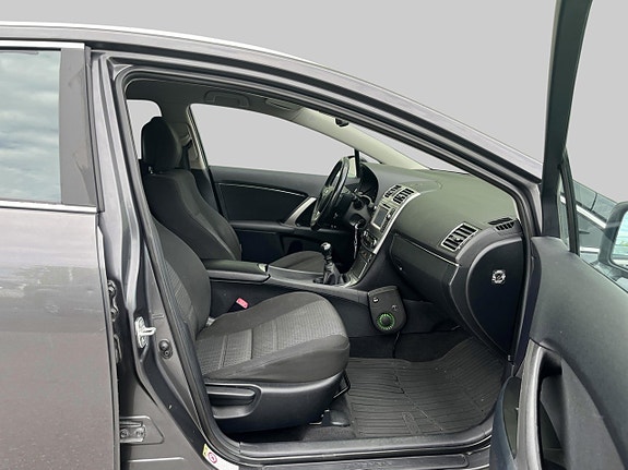 Toyota Avensis 5 of 5