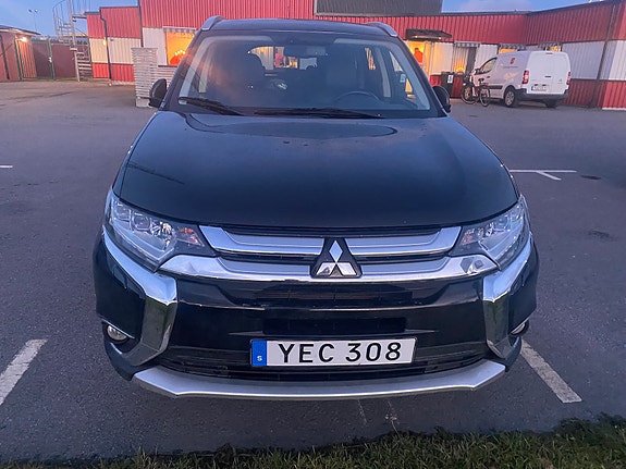 Mitsubishi Outlander 3 of 5